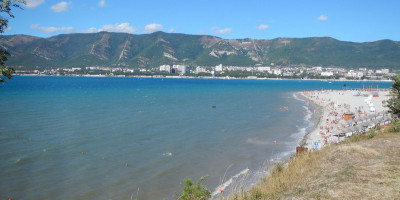 Пляж Сады морей в самом центре Геленджика, отзывы туристов, описание, фотографии, адрес, как пройти.